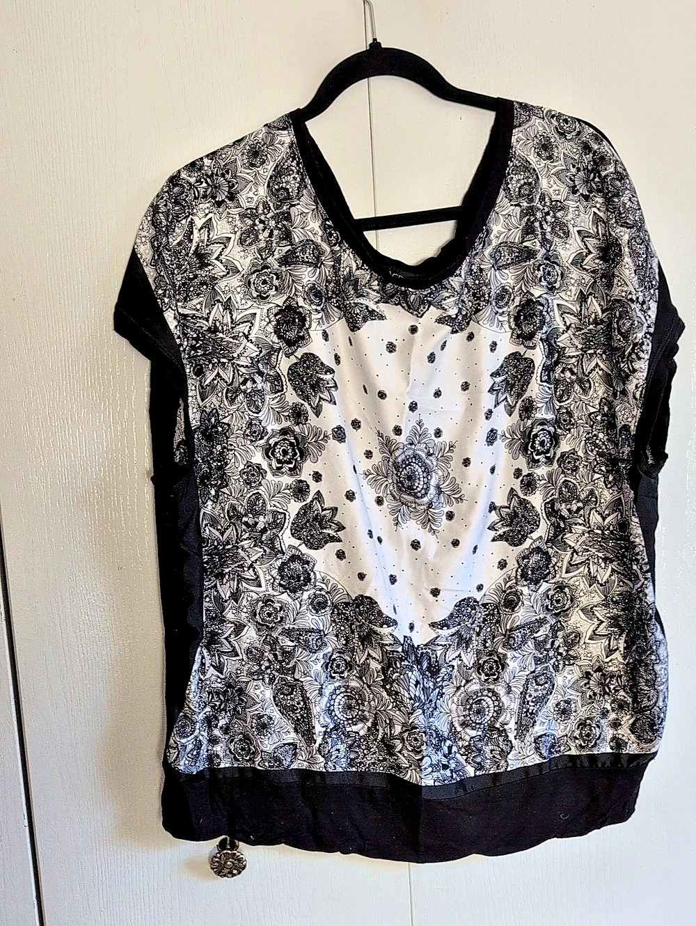 A&G Woman Floral Blouse in Black & White Size 2X